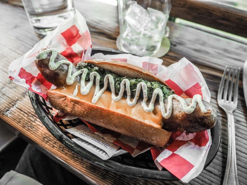 Choripán con ají verde